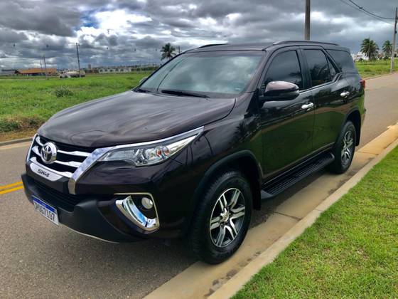 TOYOTA HILUX SW4 2.7 SRV 7 LUGARES 4X2 16V FLEX 4P AUTOMÁTICO